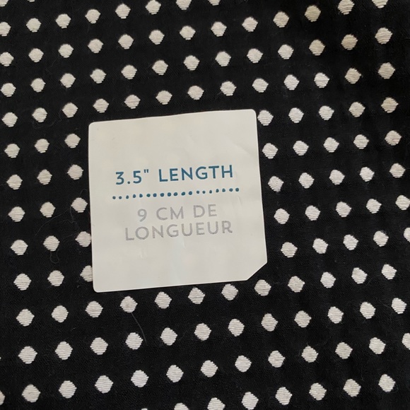 Old Navy 3.5” 12 Shorts - Picture 2 of 5